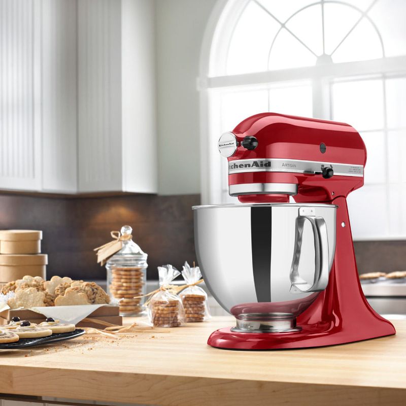 Batidora Artisan KitchenAid sobre mesa